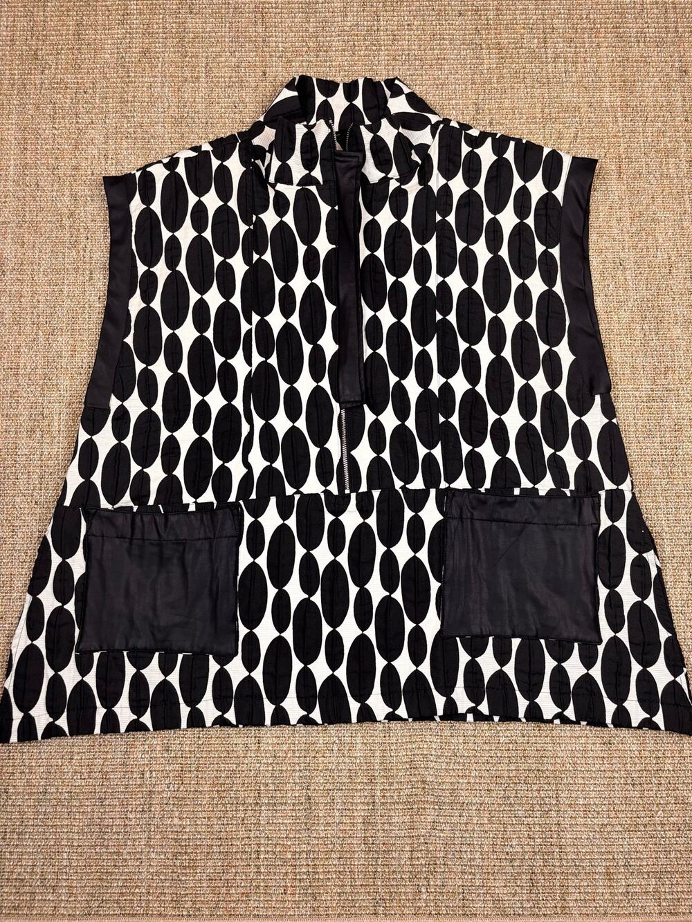 ⚫⚪ Kozan Sleeveless Vest | Size 1X | Black White Oval Print  📏 Size 1X |